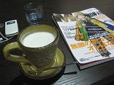 スポカフェガレージでカフェオレ